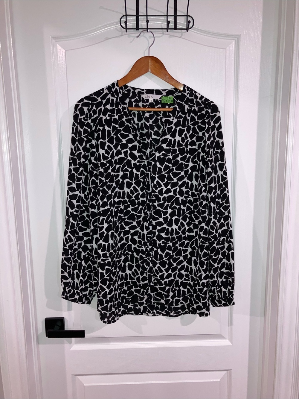 Black & White Giraffe Print Long Sleeve V-Neck Blouse - size M